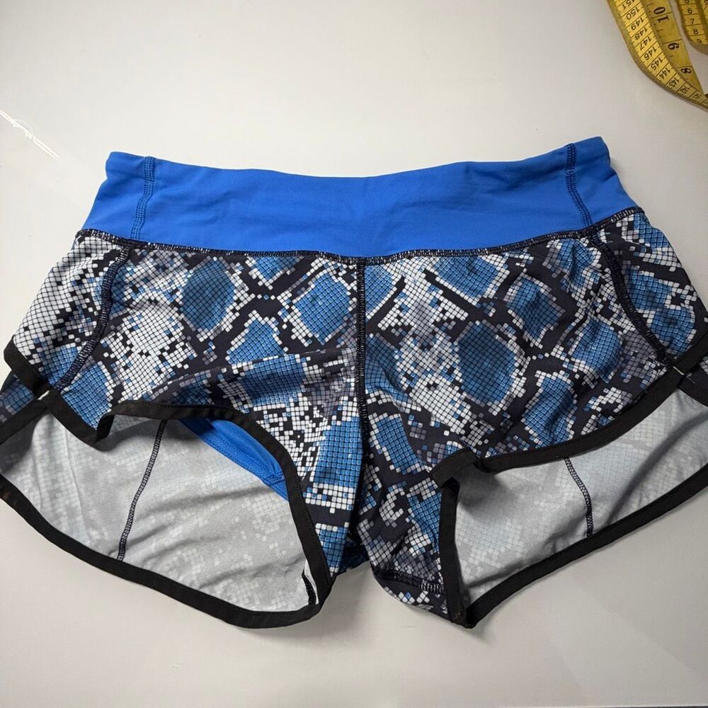 Lululemon Speed Running Shorts Blue Snakeskin Print Women’s Size 6